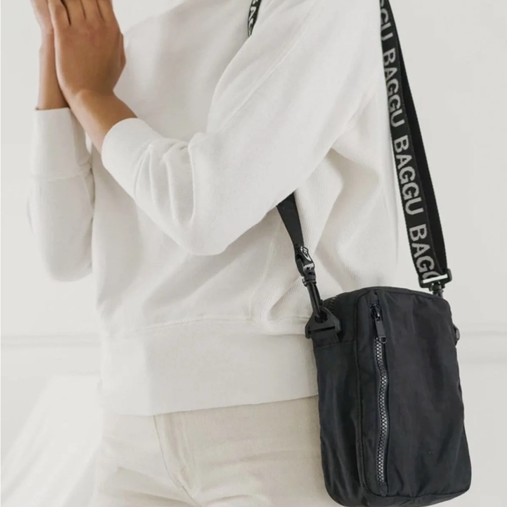 BAGGU Black Sport Crossbody Bag w/ OG strap